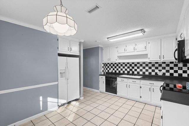 241 December Road, Slocomb, AL 36375