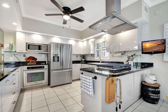 124 S Palmway, Lake Worth Beach, FL 33460