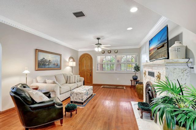 124 S Palmway, Lake Worth Beach, FL 33460