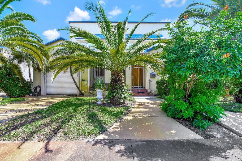 124 S Palmway, Lake Worth Beach, FL 33460