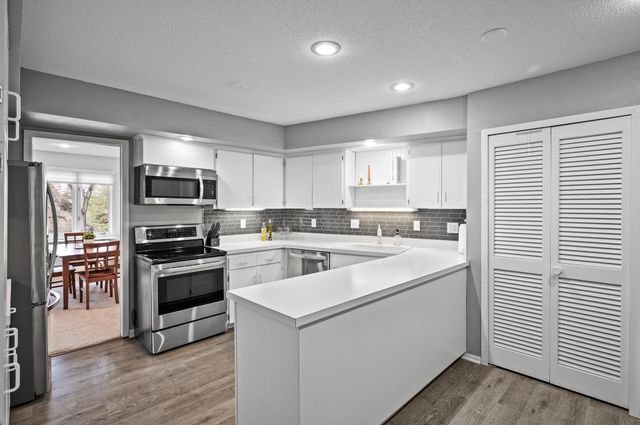 3412 Oak Ridge Road 309, Hopkins, MN 55305