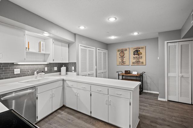 3412 Oak Ridge Road 309, Hopkins, MN 55305