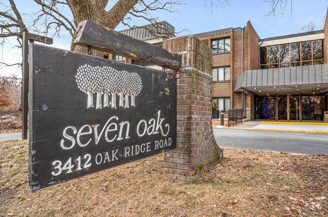 3412 Oak Ridge Road 309, Hopkins, MN 55305