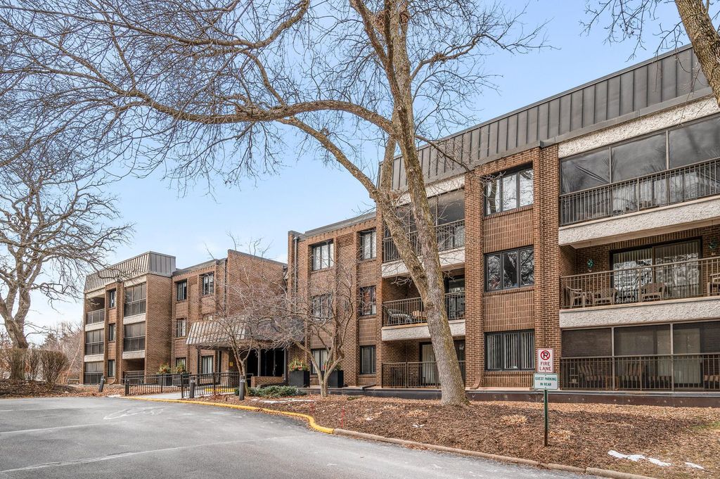 3412 Oak Ridge Road 309, Hopkins, MN 55305