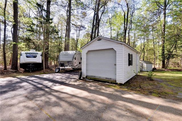 103 Periwinkle DR, Yorktown, VA 23692