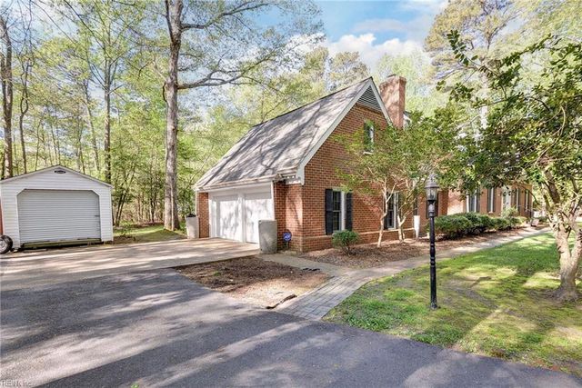 103 Periwinkle DR, Yorktown, VA 23692
