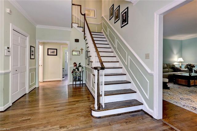 103 Periwinkle DR, Yorktown, VA 23692