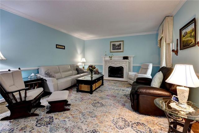 103 Periwinkle DR, Yorktown, VA 23692