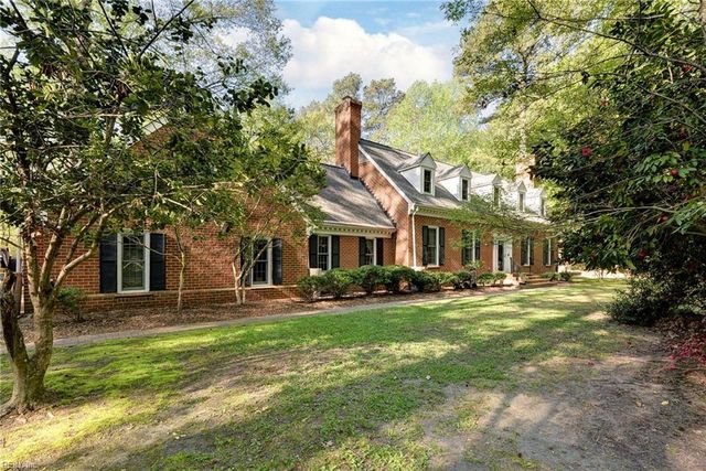 103 Periwinkle DR, Yorktown, VA 23692