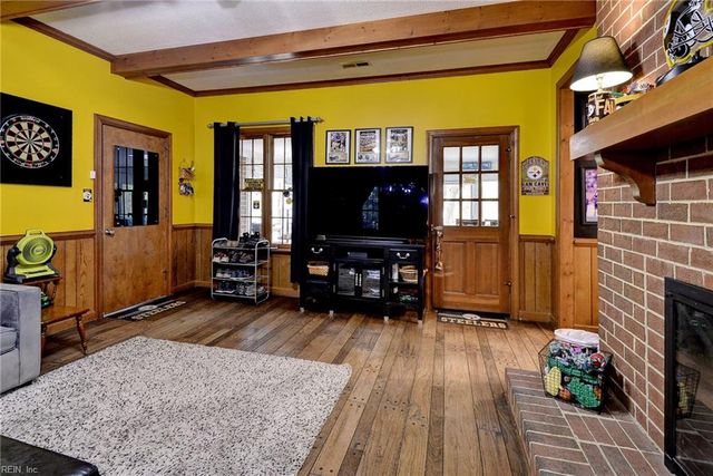 103 Periwinkle DR, Yorktown, VA 23692