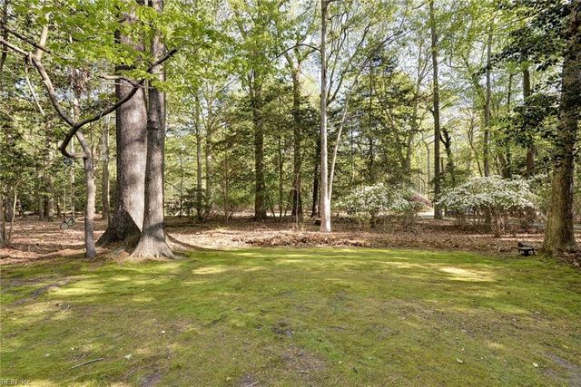 103 Periwinkle DR, Yorktown, VA 23692