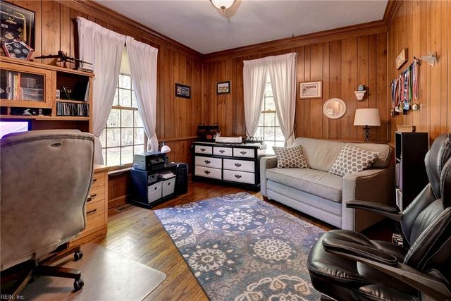 103 Periwinkle DR, Yorktown, VA 23692