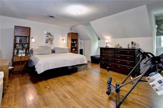 103 Periwinkle DR, Yorktown, VA 23692