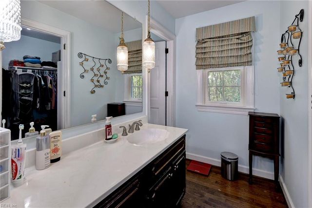 103 Periwinkle DR, Yorktown, VA 23692