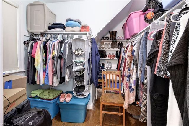 103 Periwinkle DR, Yorktown, VA 23692