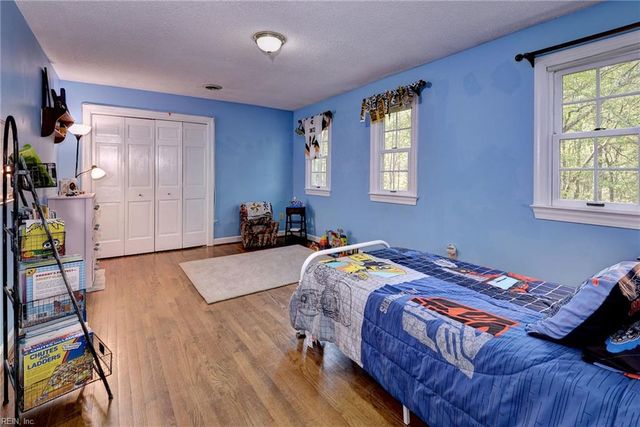 103 Periwinkle DR, Yorktown, VA 23692