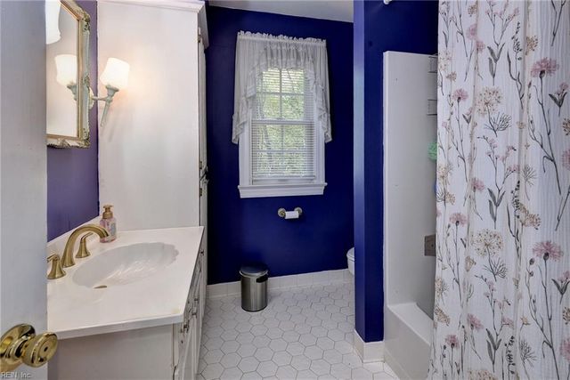 103 Periwinkle DR, Yorktown, VA 23692