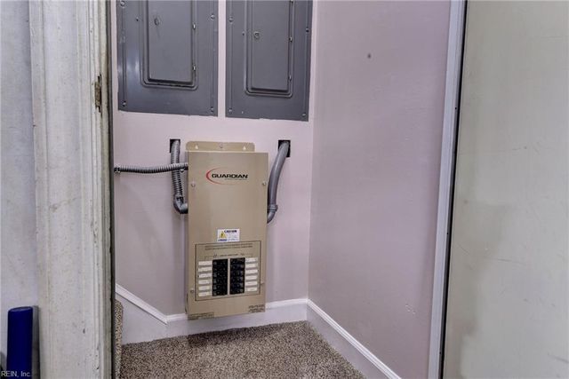 103 Periwinkle DR, Yorktown, VA 23692