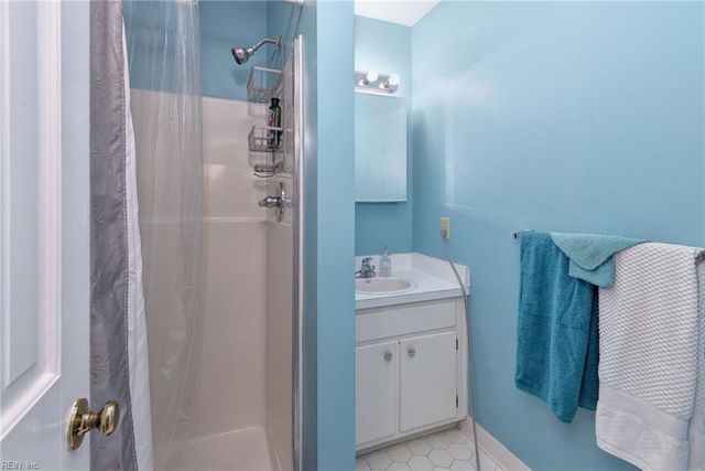 103 Periwinkle DR, Yorktown, VA 23692