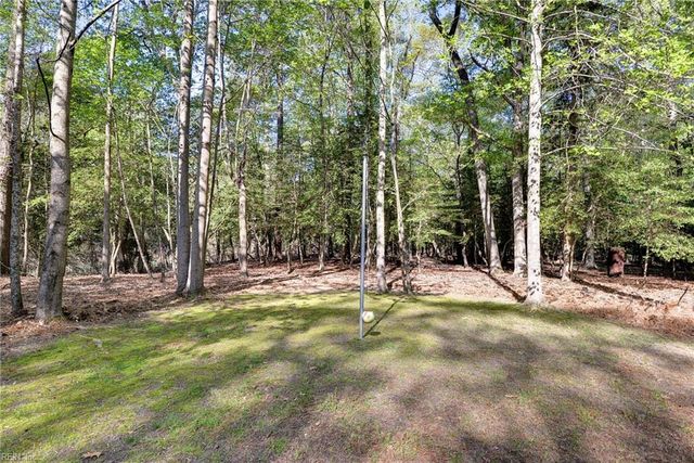 103 Periwinkle DR, Yorktown, VA 23692