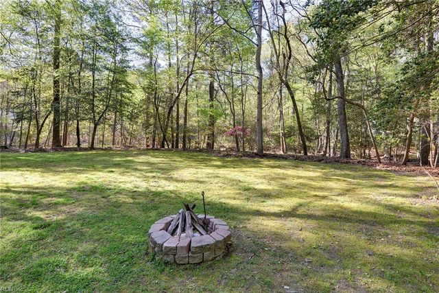 103 Periwinkle DR, Yorktown, VA 23692