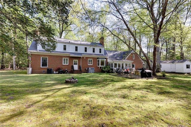 103 Periwinkle DR, Yorktown, VA 23692