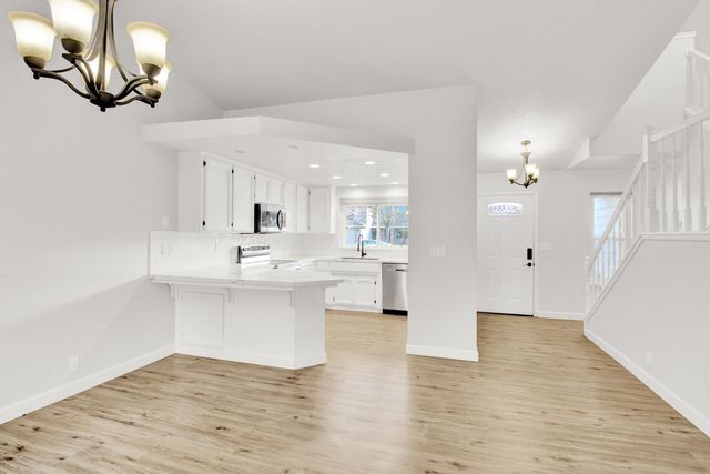 1725 Grassland Way, Modesto, CA 95358