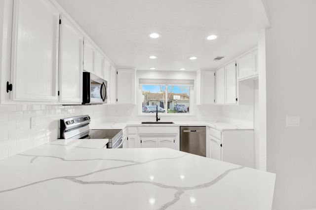 1725 Grassland Way, Modesto, CA 95358