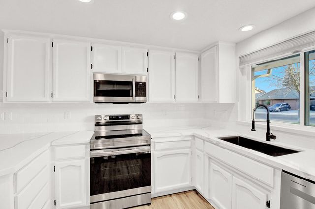 1725 Grassland Way, Modesto, CA 95358