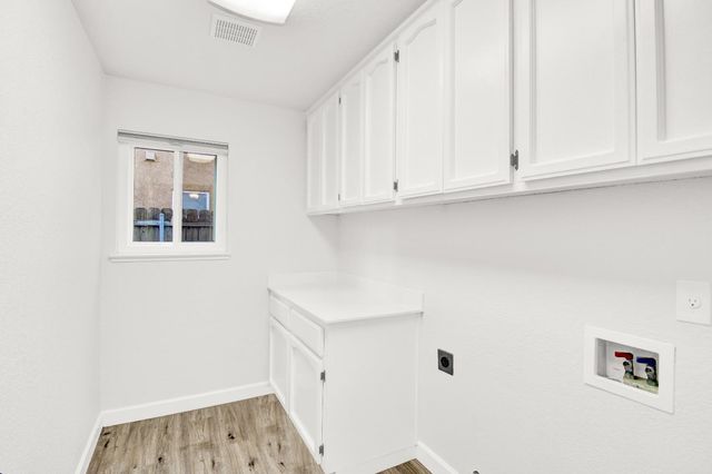 1725 Grassland Way, Modesto, CA 95358