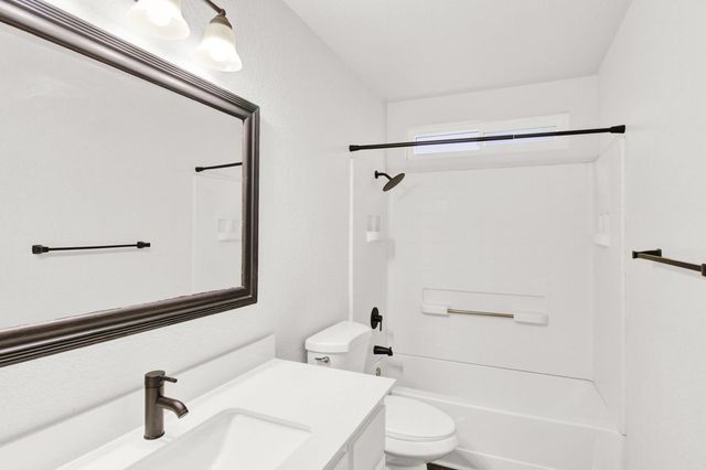 1725 Grassland Way, Modesto, CA 95358