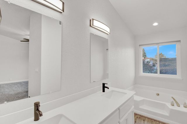 1725 Grassland Way, Modesto, CA 95358