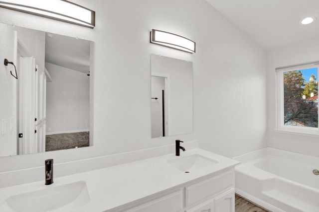 1725 Grassland Way, Modesto, CA 95358