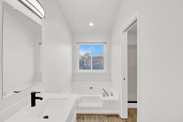 1725 Grassland Way, Modesto, CA 95358