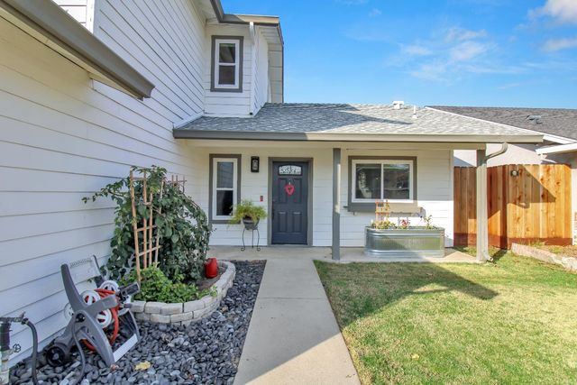 1725 Grassland Way, Modesto, CA 95358