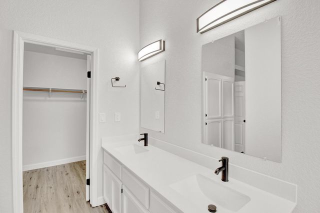 1725 Grassland Way, Modesto, CA 95358