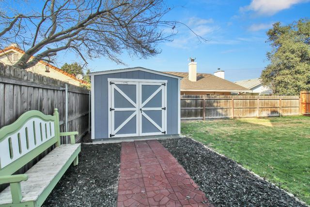 1725 Grassland Way, Modesto, CA 95358