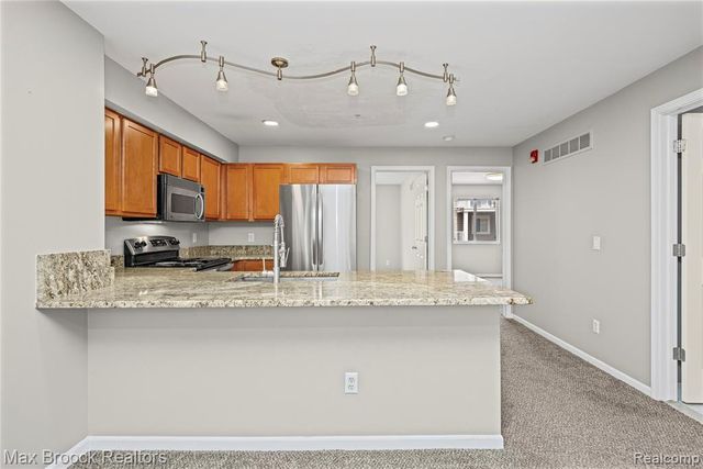 1071 Beaver Run, Troy, MI 48083