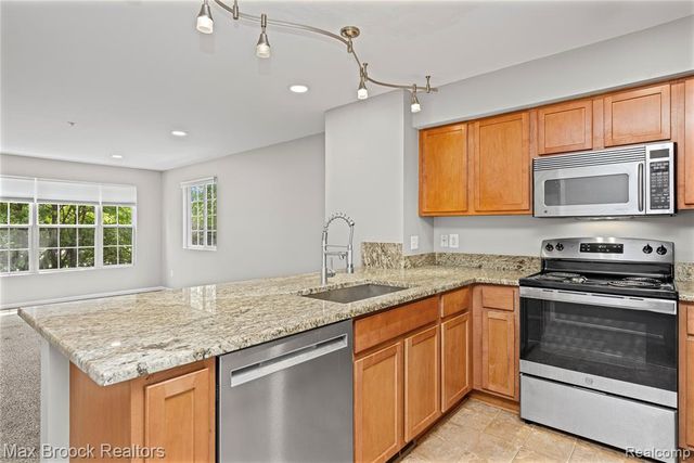 1071 Beaver Run, Troy, MI 48083