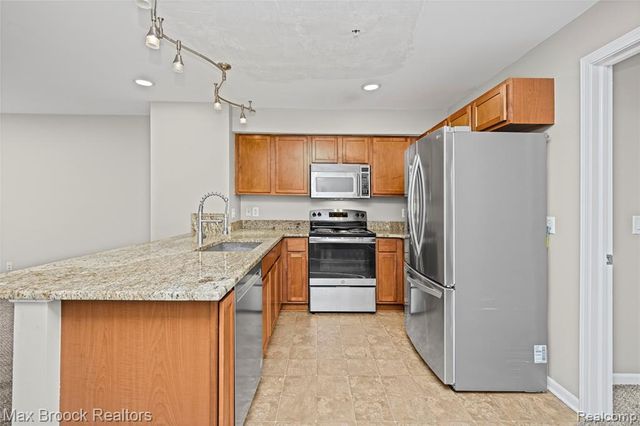 1071 Beaver Run, Troy, MI 48083