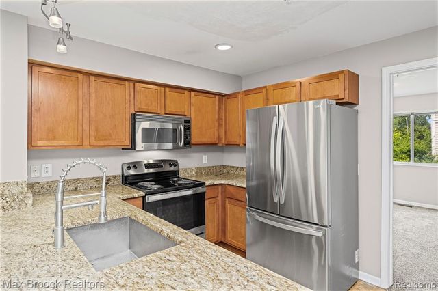 1071 Beaver Run, Troy, MI 48083