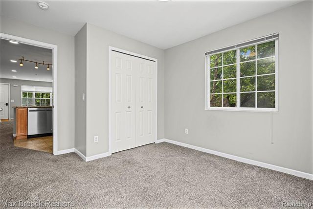 1071 Beaver Run, Troy, MI 48083
