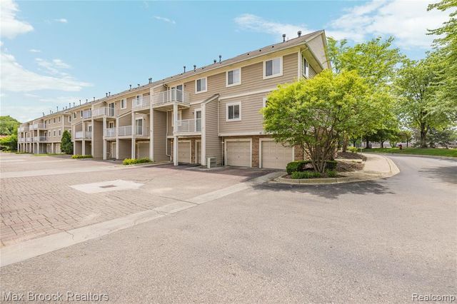 1071 Beaver Run, Troy, MI 48083
