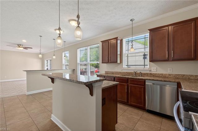 9 Bruins WAY, Hampton, VA 23666
