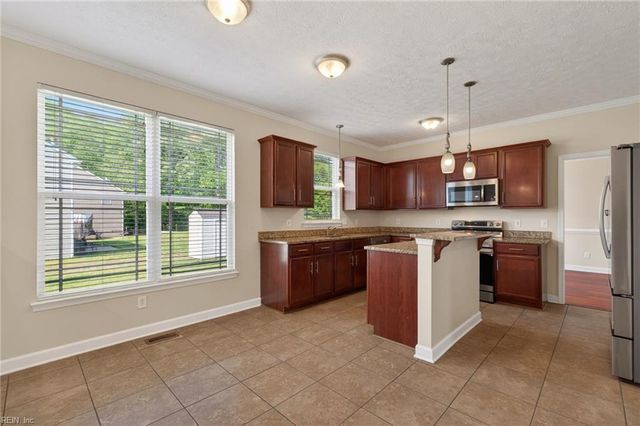 9 Bruins WAY, Hampton, VA 23666