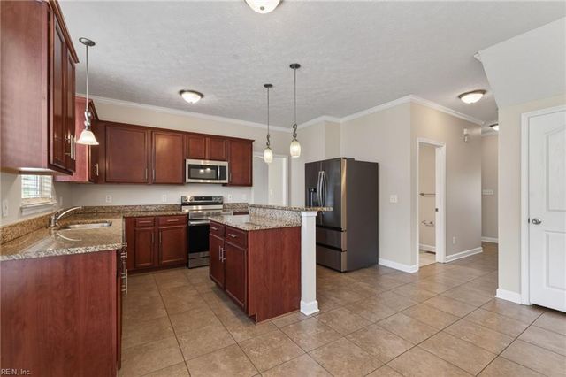 9 Bruins WAY, Hampton, VA 23666