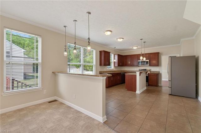 9 Bruins WAY, Hampton, VA 23666