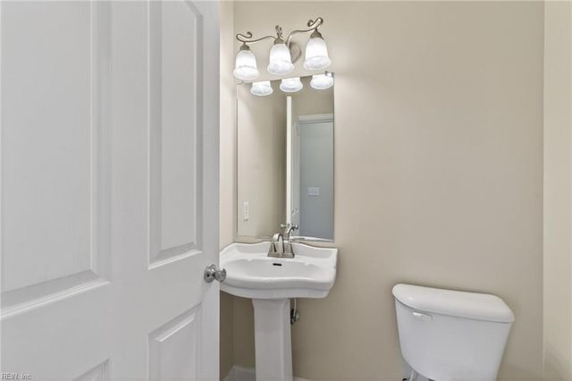 9 Bruins WAY, Hampton, VA 23666