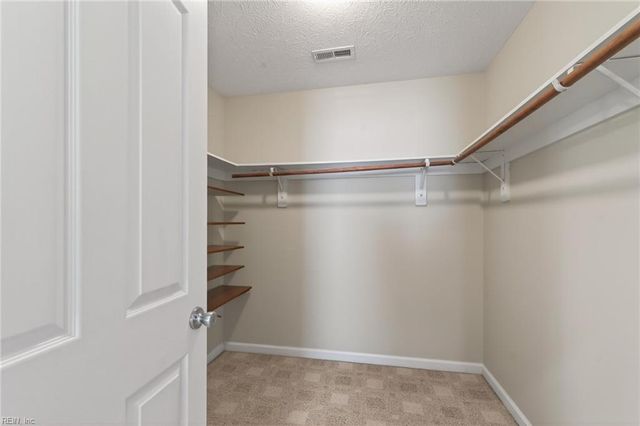9 Bruins WAY, Hampton, VA 23666