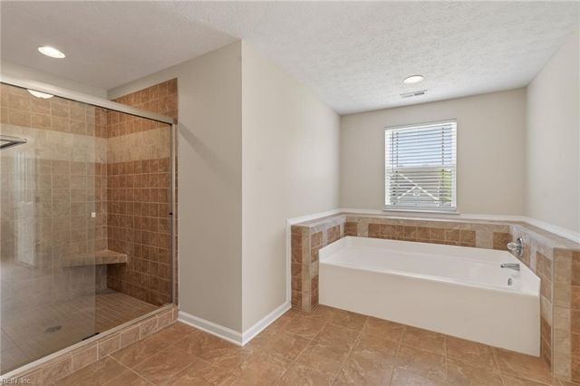 9 Bruins WAY, Hampton, VA 23666